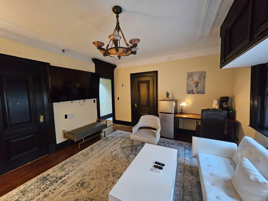 Full 2-bedroom The Mansfield Midtown Apartment